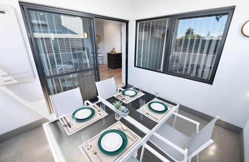 Attadale Apartment | 2BR Canning River Home Walk To River, Sleeps 4