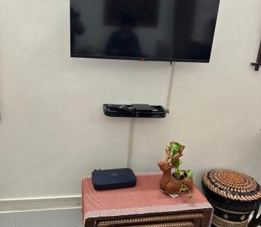 Kolkata Apartment | 2BR Dhakuria Apartment - Dev's Corner