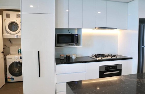 Fortitude Valley Apartment | 2BR Pool, Sauna & Panoramic Views