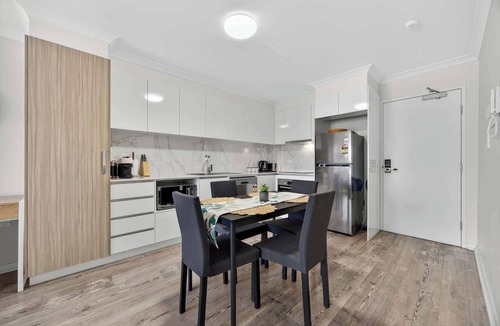 Rockingham Apartment | 2BR Rockingham Apartment with Balcony & Parking