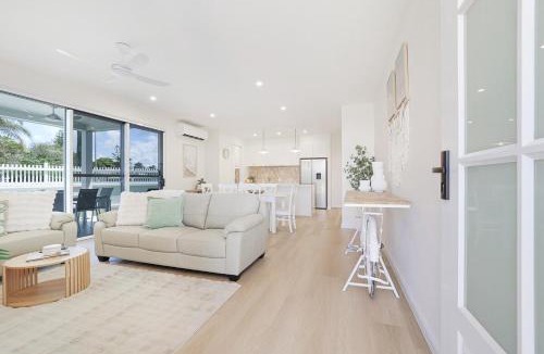 Bargara House | 2min walk to Esplanade - Perfect Bargara Escape