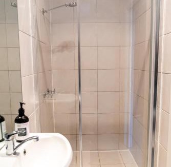Islington Apartment | 2x Studio Apartments in Islington each with AC, Bathroom, Kitchen, Laundry, Balcony and Wifi