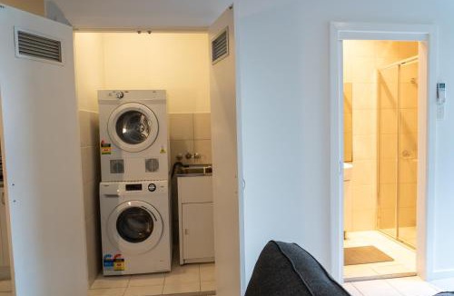 Islington Apartment | 2x Studio Apartments in Islington each with AC, Bathroom, Kitchen, Laundry, Balcony and Wifi