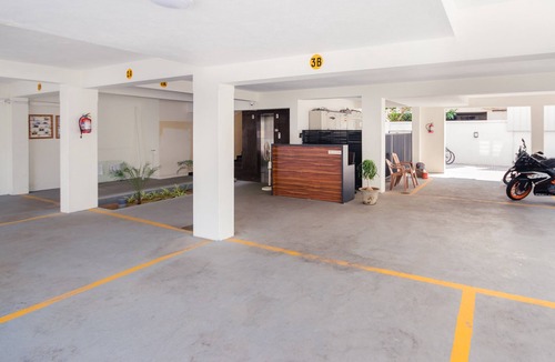 Mylapore Tiruvallikk Apartment | 3 Bedroom Apartment with Family house