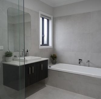 Shepparton House | 3-Bedroom Home Flexible Beds North Shepparton
