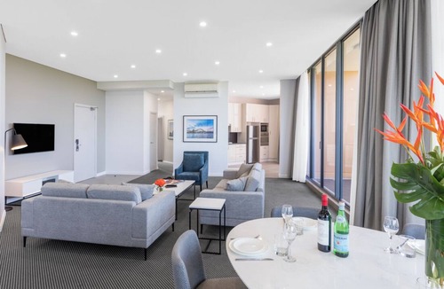 Waterloo Apartment | 3 Bedroom Park Suite at Waterloo Sydney