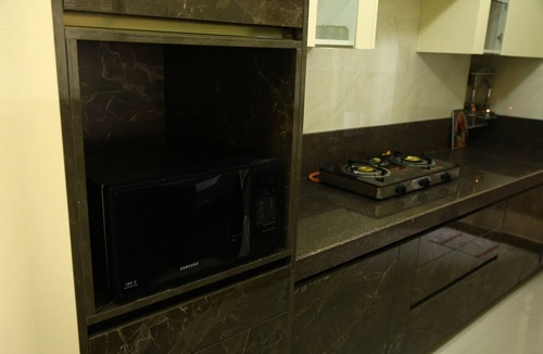 Borivali West House | 3-BHK Fully Furnished Service apartment for 6 Packs.