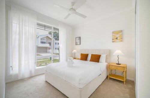 Rochedale House | 3 Lounges 5 Beds with Ducted Air condition Modern and Convenient
