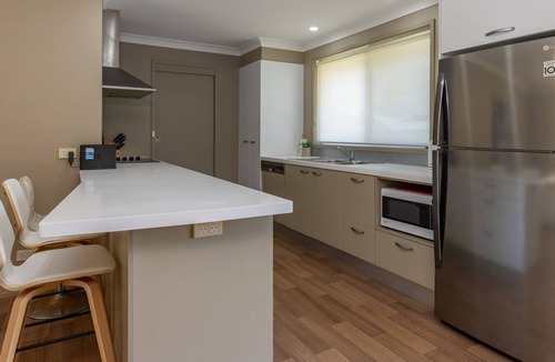 Forster House | 32 Colliton Parade - A stroll to north One Mile Beach.