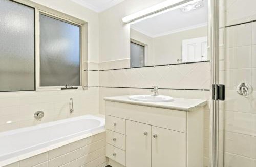 Goolwa Beach House | 35 Hazel St - Pet Friendly outside only - Luxury - No Linen Included
