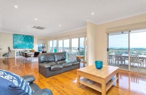 Goolwa Beach House | 35 Hazel St - Pet Friendly outside only - Luxury - No Linen Included