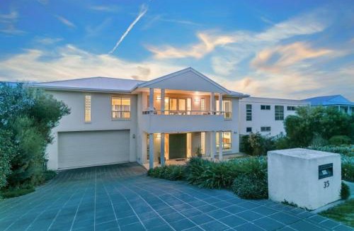 Goolwa Beach House | 35 Hazel St - Pet Friendly outside only - Luxury - No Linen Included