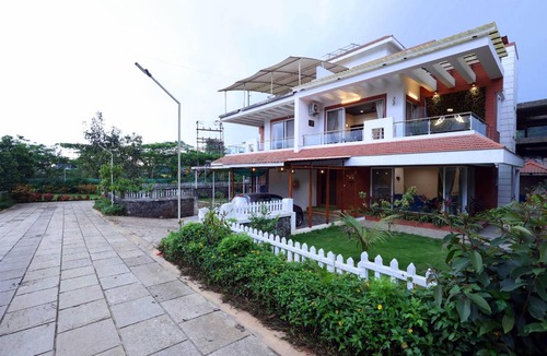 Parshwapuram Villa | 3500 m² Villa ∙ 4 bedrooms ∙ 15 guests