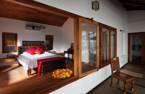 Kuzhuppilly Hotel | 36 Palms Boutique Retreat