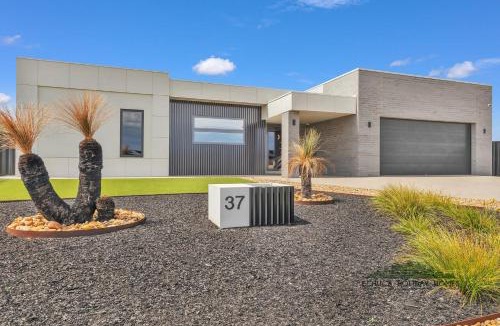 Moama House | 37 Sand Piper