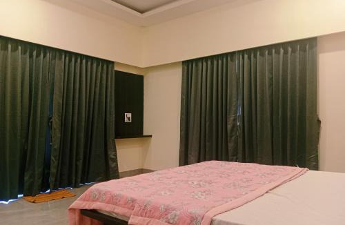 Mahabaleshwar Villa | 3BHK Browne Villa By Holiday Villass Mahabaleshwar