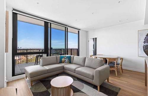 Brunswick Apartment | 3BR 2Bath FREE PARKING Balcony w Cityviews