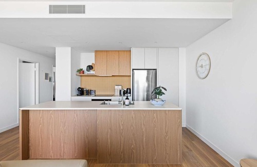 Brunswick Apartment | 3BR 2Bath FREE PARKING Balcony w Cityviews