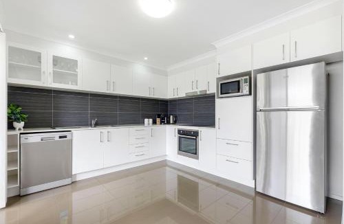 Maroochydore House | 3BR, 3BTH, Walk to Beach & City Centre