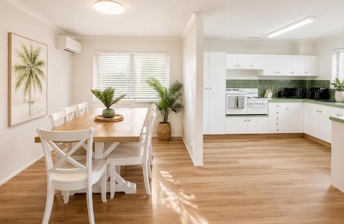 Runaway Bay Apartment | 3BR Broadwater Paradise - Canal Views and Beaches