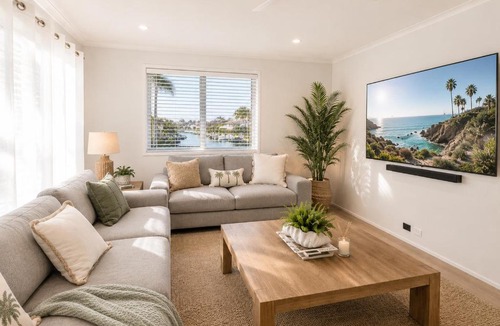 Runaway Bay Apartment | 3BR Broadwater Paradise - Canal Views and Beaches