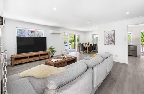 Indooroopilly House | 3BR Cozy house 4mins to mall