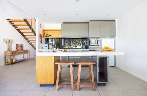 Magenta Shores House | 3BR Golfside Villa | Pools, Tennis & Relaxation