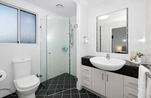 North Ward Apartment | 3BR Oceanfront Penthouse on The Strand, Townsville