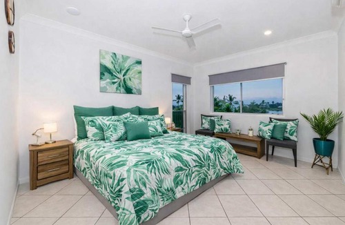 North Ward Apartment | 3BR Oceanfront Penthouse on The Strand, Townsville