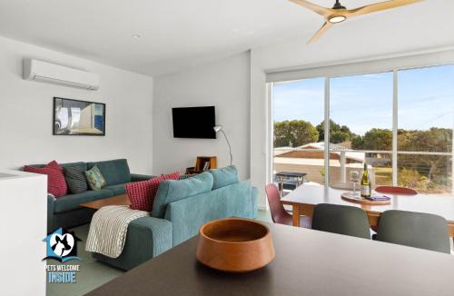 Aldinga Beach House | 3BR Retro Charm Beach House Getaway