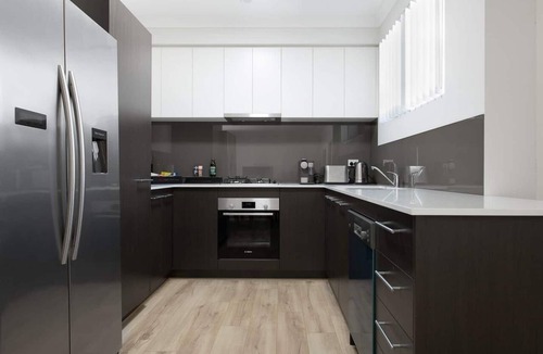 Attadale Apartment | 3BR Sanctuary: Riverside Escape Near Freo & Perth