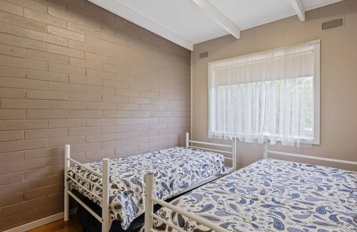 Silverleaves Apartment | 4/2 Honeysuckle Grove, Silverleaves - short stroll to cafe and beach