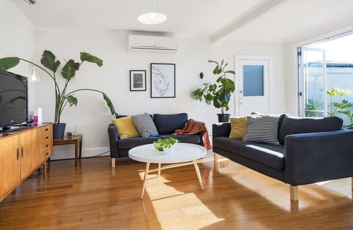 West Croydon House | 4 bd, 2 bath, 2 living, sleeps 8