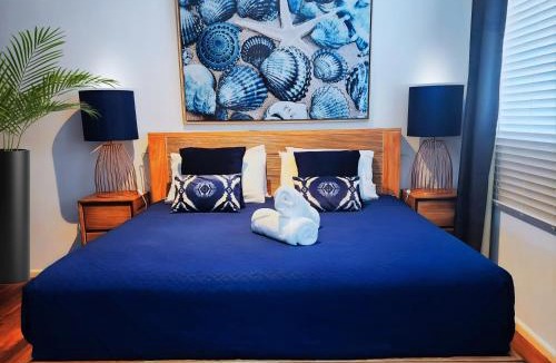 The Gardens House | 4 BDR Gardens Escape Inner City Townhouse with Secure Parking and Spa