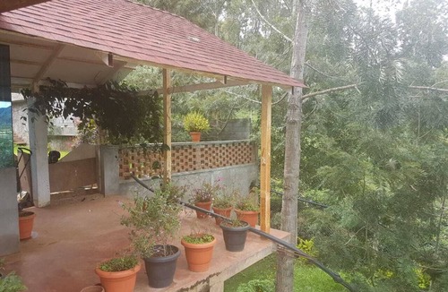 Stone House Area Bed & Breakfast | 4 bed 3 bath bungalow sleeps up to 10 people (inc. breakfast)