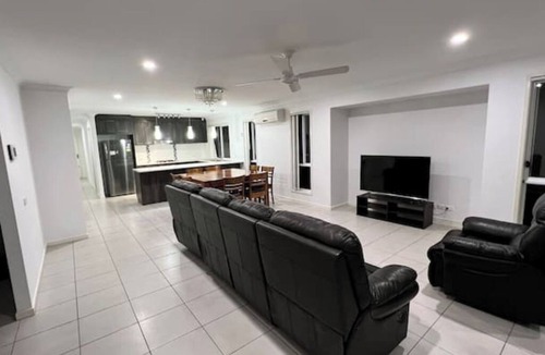 Augustine Heights House | 4 Bed House ,Master with ensuite A/C and King bed