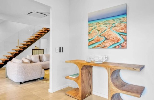 Cable Beach House | 4 Bedroom 2 Bathroom Luxury House with Pool (Sleeps 10)