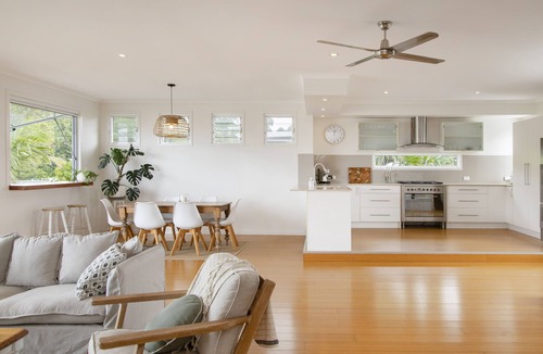 Mount Coolum House | 4 Bedroom Modern Beach House with Ocean & Mountain Views
