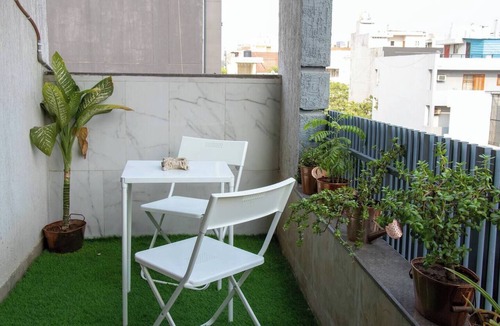 Gurugram Apartment | 401 - Designer Studio w/Balcony - Golf Course Rd