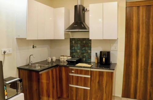 Gurugram Apartment | 402 - Designer 1BR Retreat - Golf Course Rd