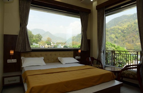 Kathgodam Hotel | 46 m² Hotel ∙ 3 guests