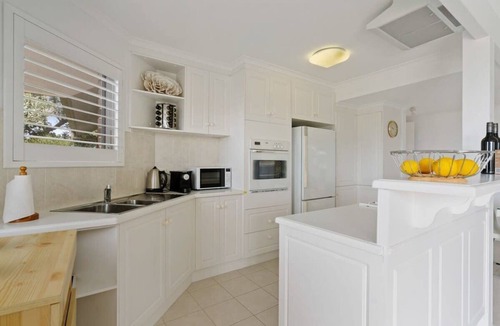 Middleton House | 48 Hero Ave Middleton - Wi-Fi Included