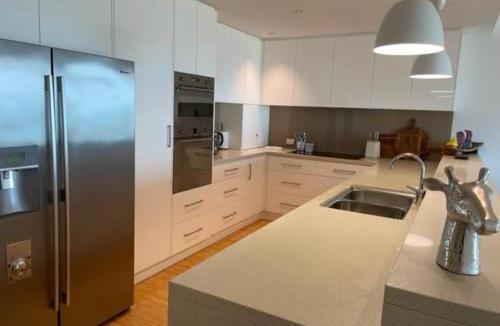 Victor Harbor House | 4A Franklin Pde Encounter Bay - BYO Linen