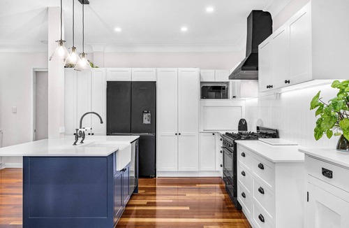Manly House | 4BDR Queenslander with Pool Near Manly Esplanade