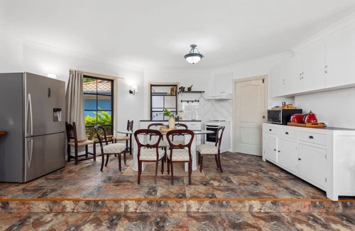 Daisy Hill Villa | 4BR Villa with Pool & Garden - Daisy Hill