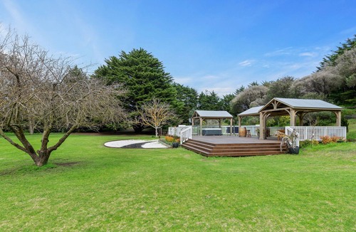Fingal House | 5 Acre Home at St Andrews Beach with Spa