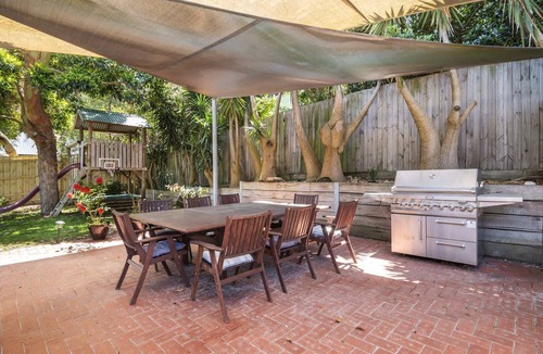 Beaumaris House | 5-Bed Haven with Pool Minutes From Beaches & Parks
