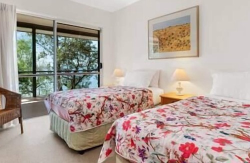 Boreen Point House | 5-Bedroom Oasis with Private Beach.