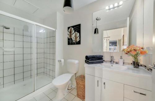 Chinatown Apartment | 5 Guests Charming 1-Bedroom City Apt - Perfect Location