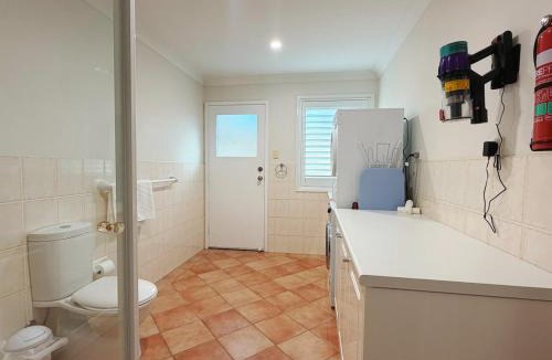 Caves Beach House | 5 Mins Walk to Beach, Large 5BR, 3 Bathrooms House